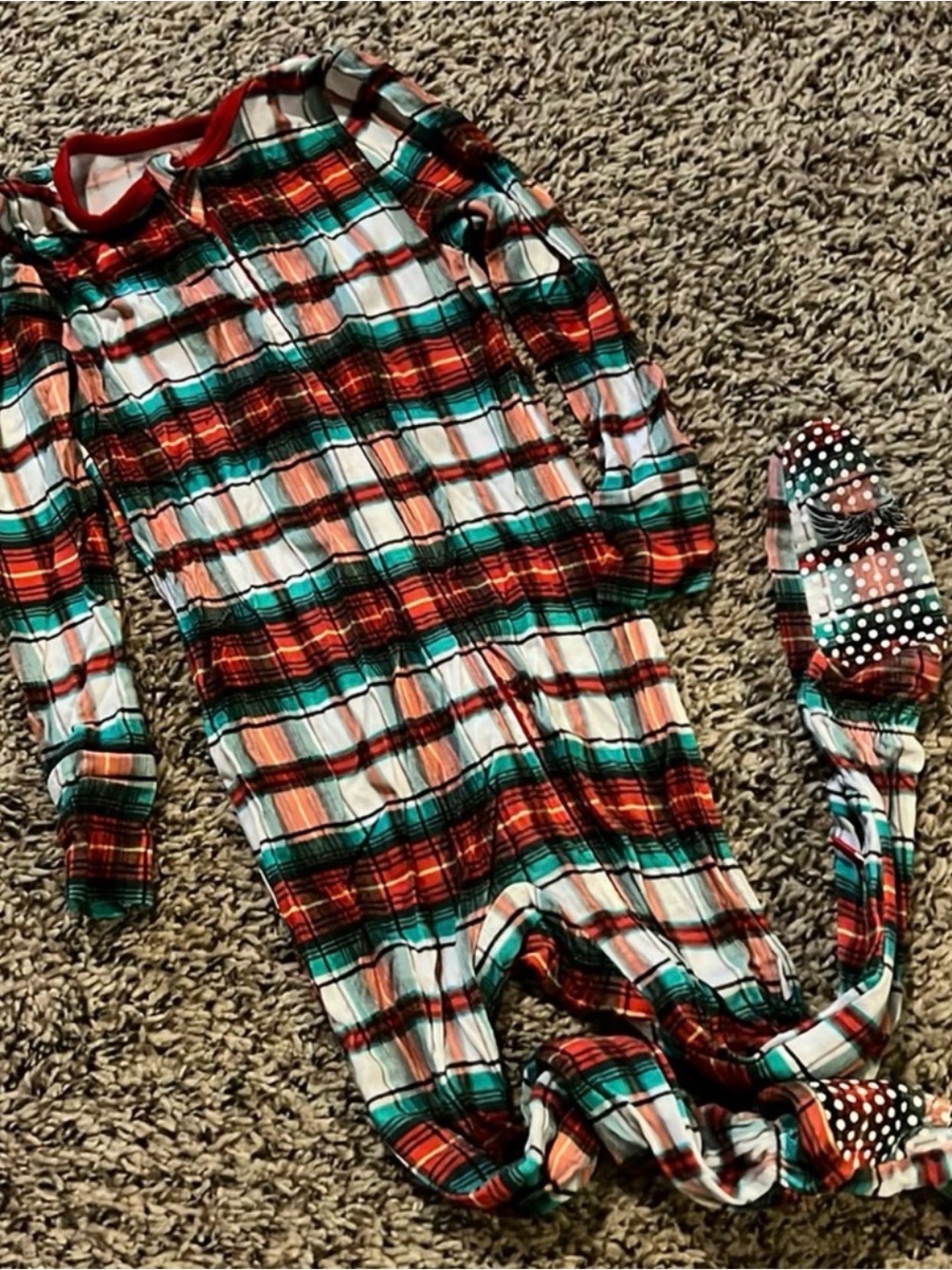 Free birdees footies plaid
Christmas 18/24 months
